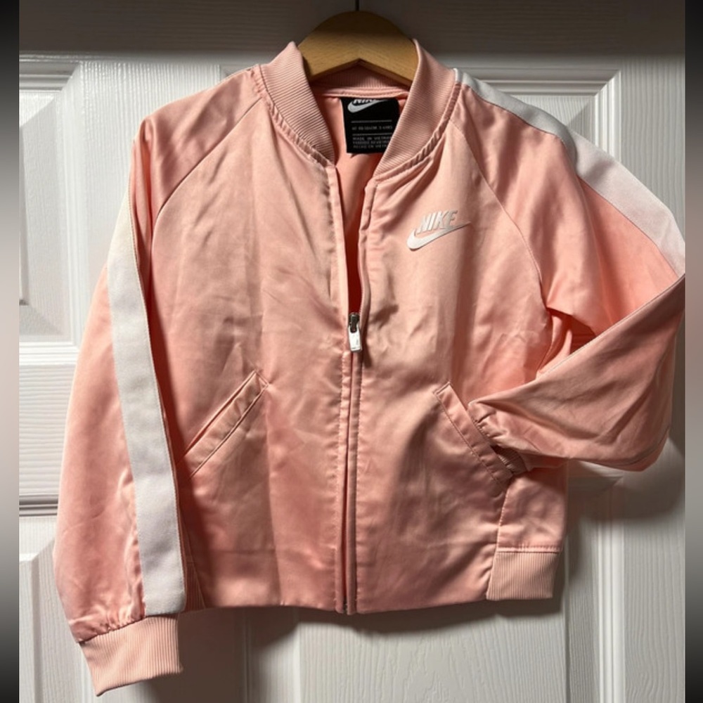 EUC - Nike Dri-Fit Girls Pink Satin Jacket 🌸